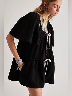 NWT FREE PEOPLE 
County Line Denim Romper -Black 
$148 MSRP